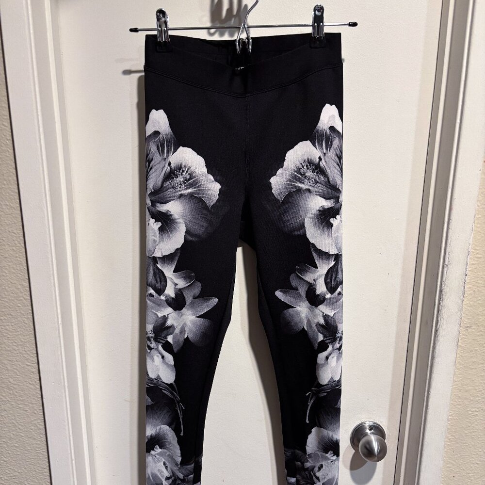 Express Floral Pattern B&W Leggings